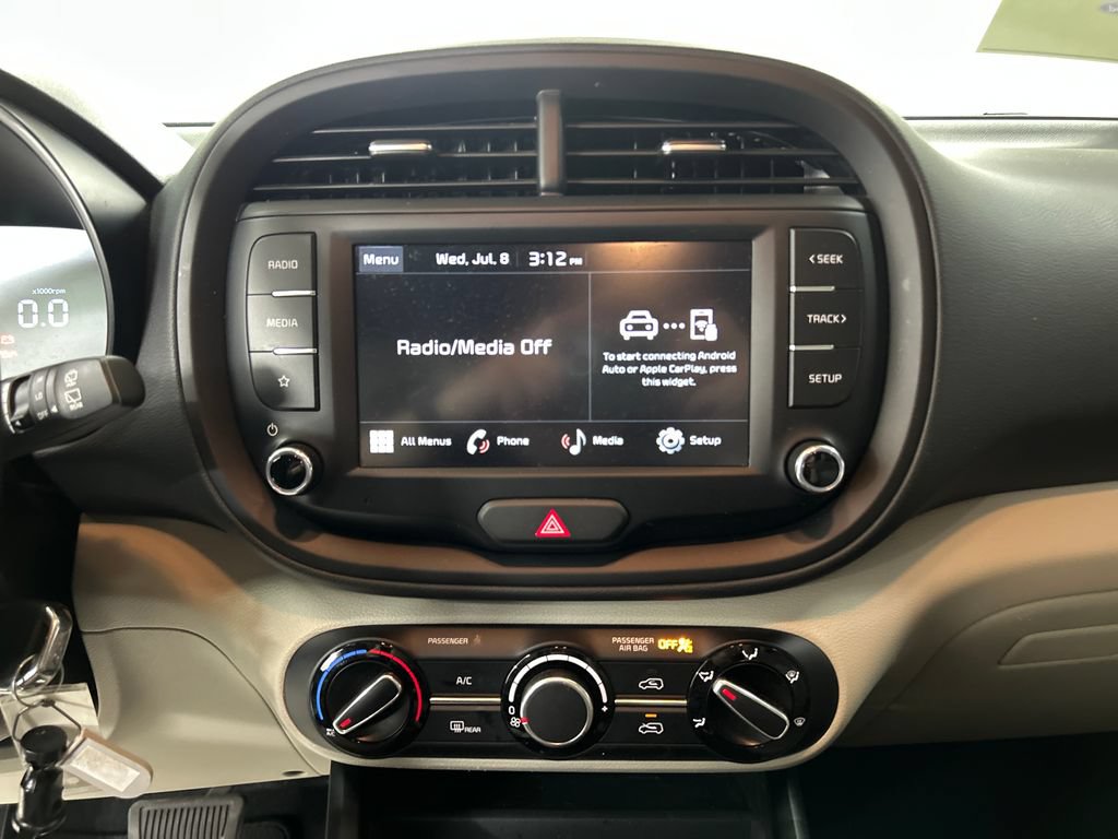 Used 2025 Kia Soul LX w/ LX Technology Package FWD image 23