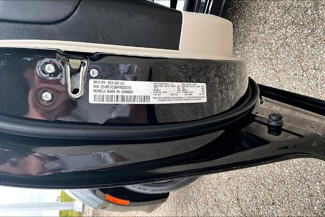 Used 2023 Chrysler Voyager LX FWD image 33