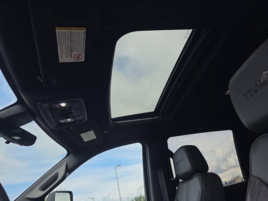 Used 2022 Chevrolet Silverado 3500 High Country AWD/4WD image 30