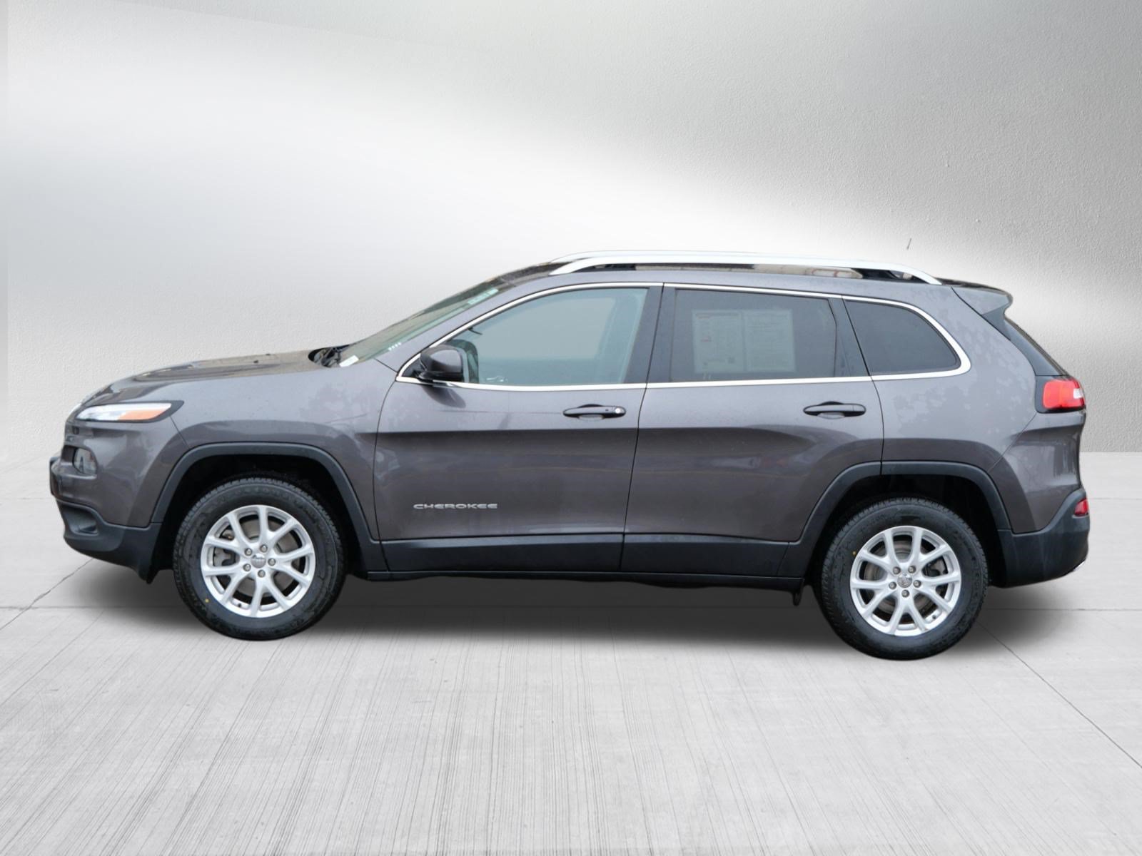 Used 2018 Jeep Cherokee Latitude Plus w/ Comfort/Convenience Group AWD/4WD image 4