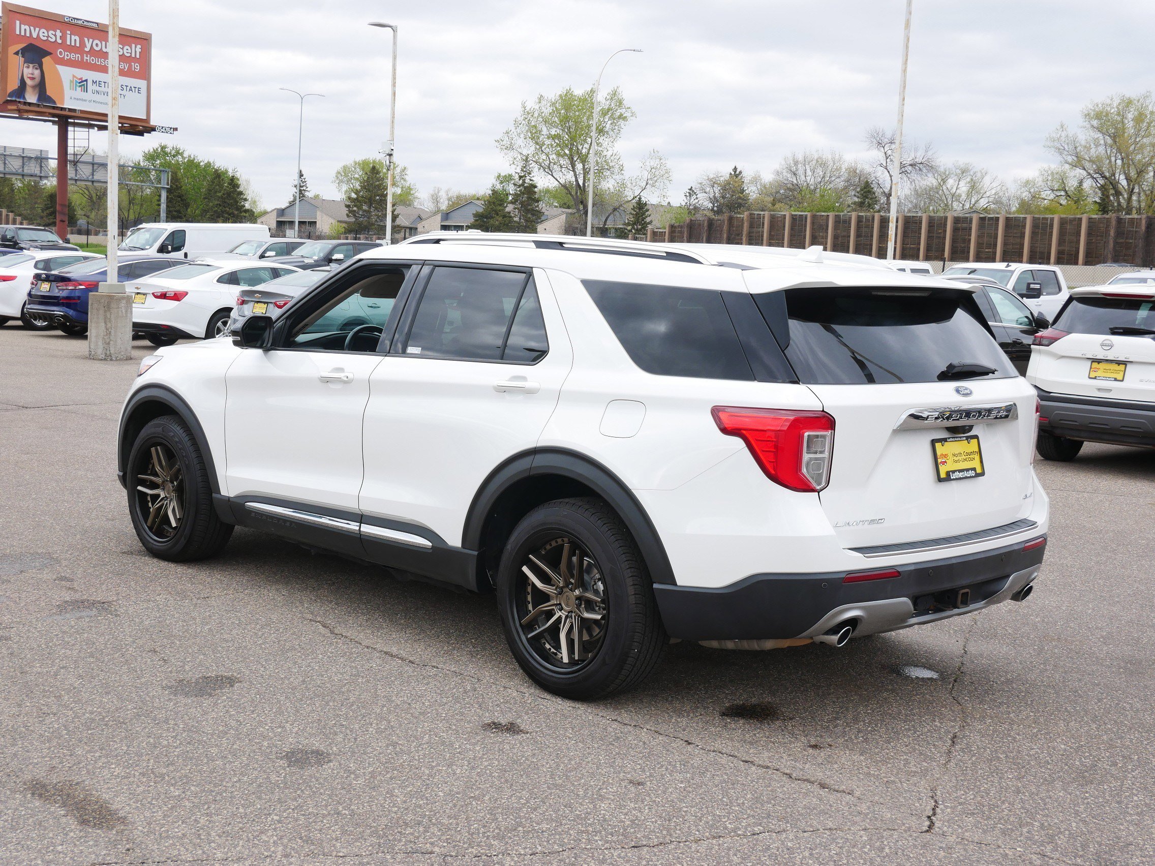 Certified 2022 Ford Explorer Limited w/ Equipment Group 301A AWD/4WD image 5