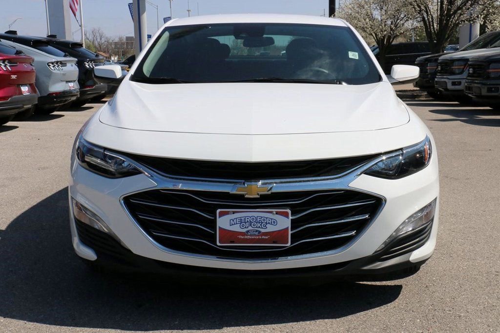 Used 2025 Chevrolet Malibu LT image 3