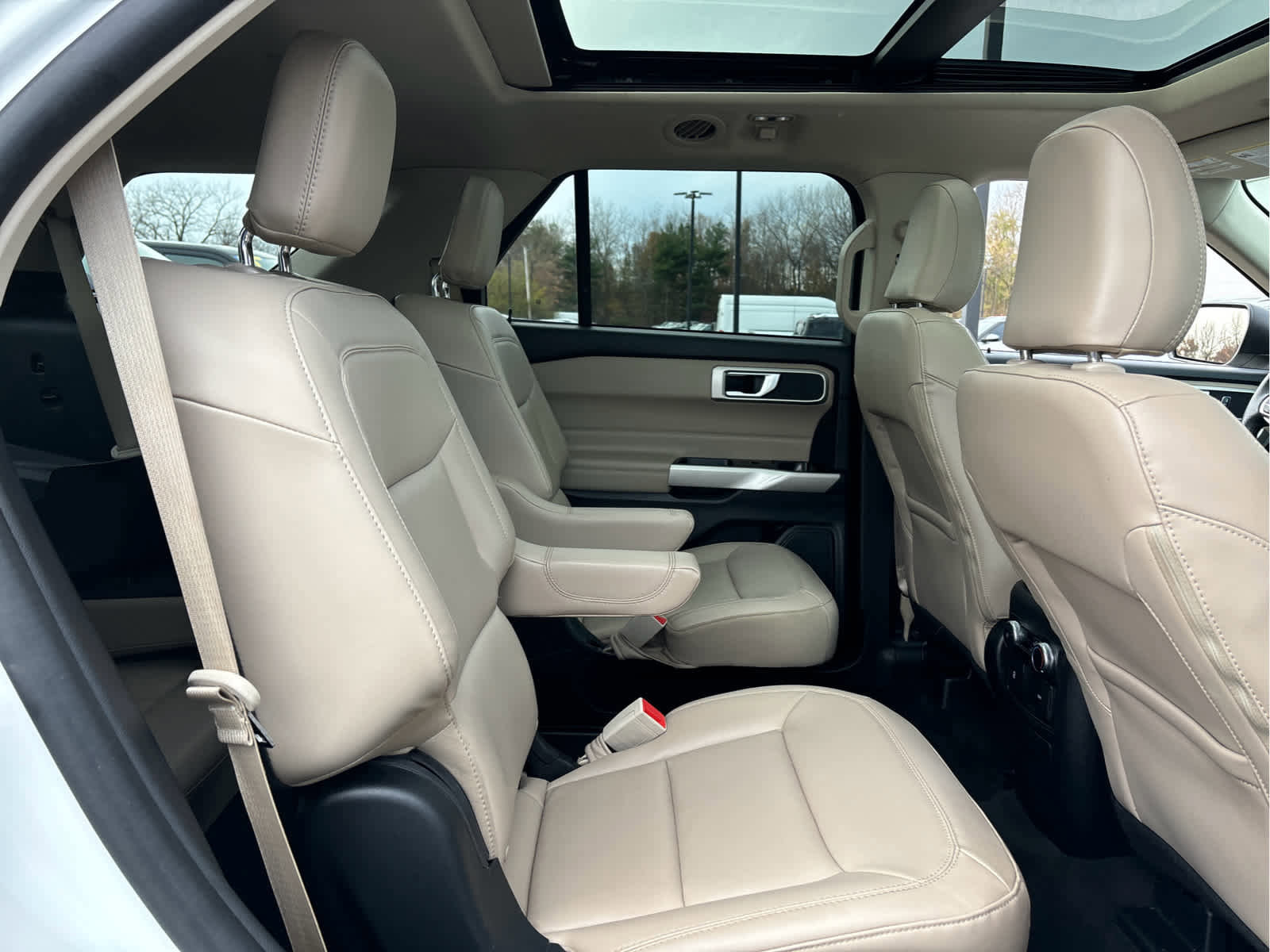 Certified 2022 Ford Explorer XLT w/ Equipment Group 202A image 34