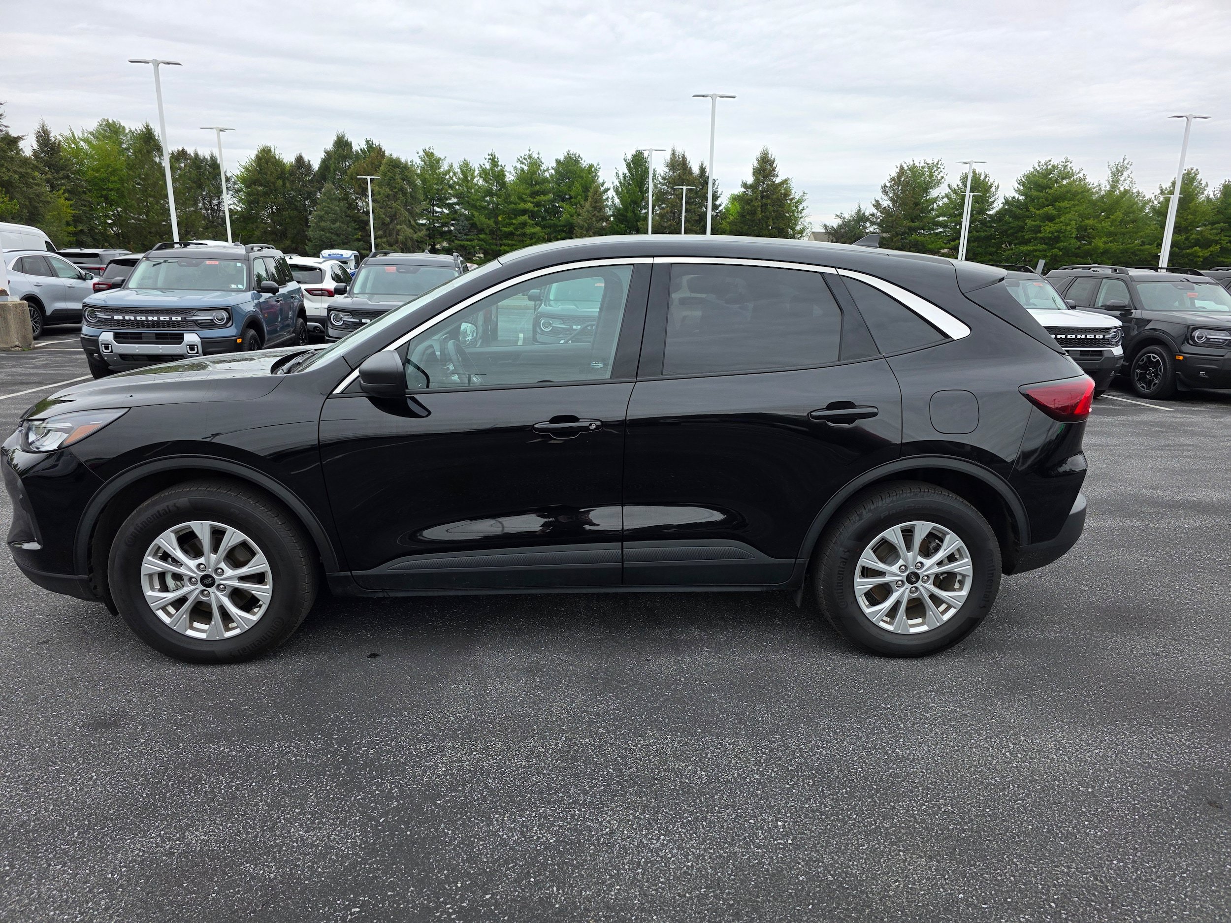 Certified 2023 Ford Escape Active AWD/4WD image 2