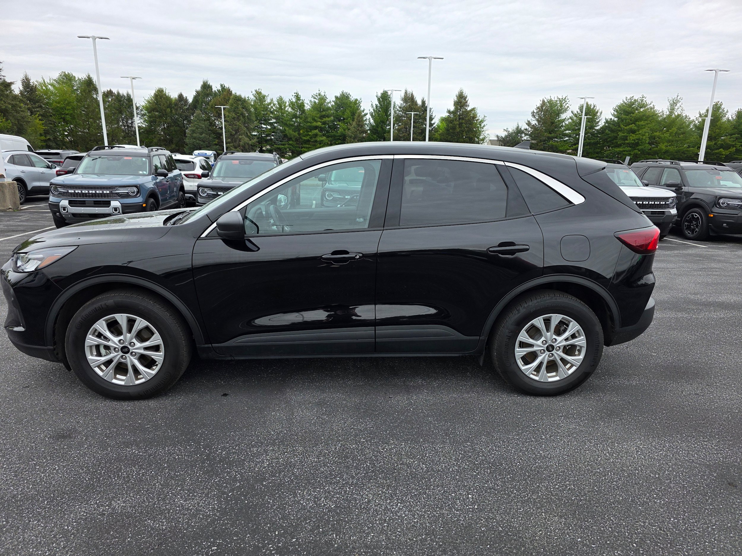 Certified 2023 Ford Escape Active AWD/4WD image 2