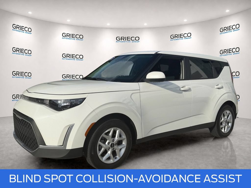 Used 2025 Kia Soul LX w/ LX Technology Package FWD image 3