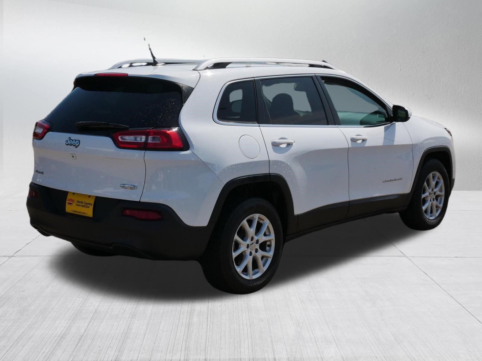 Used 2018 Jeep Cherokee Latitude w/ Safety Group AWD/4WD image 7