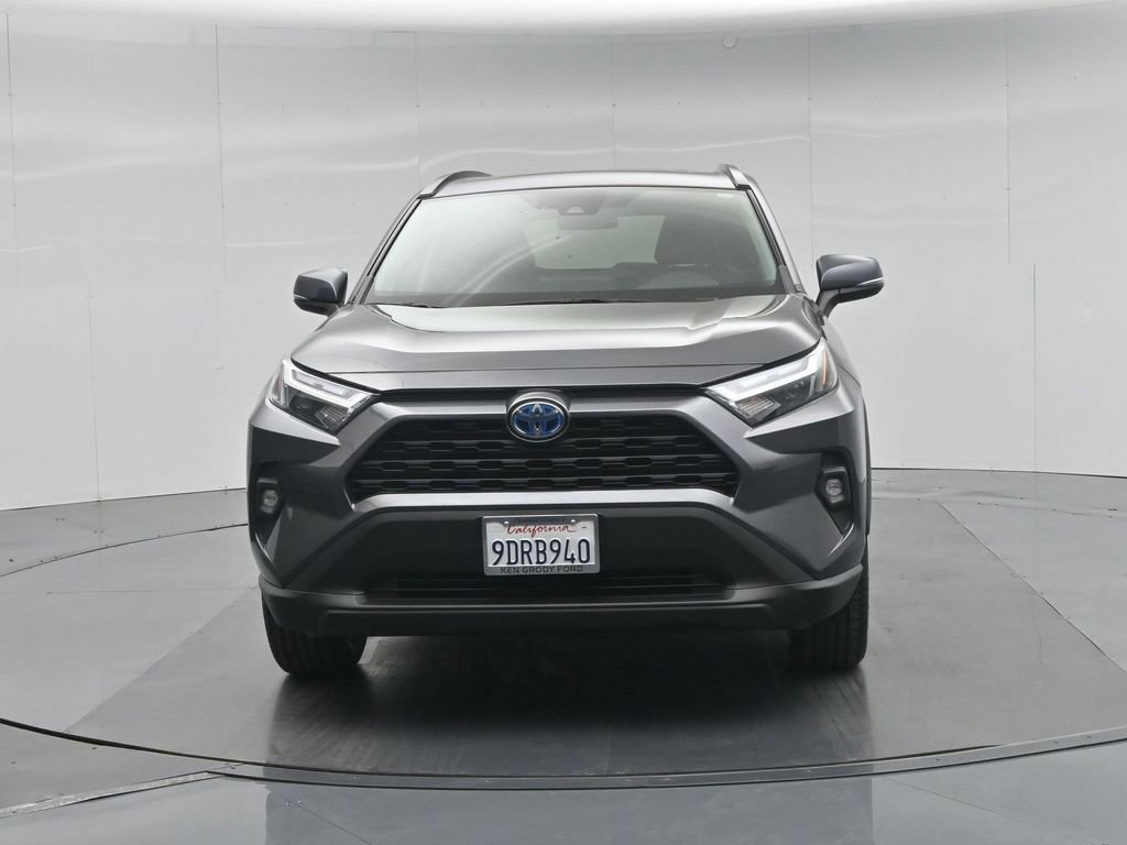 Used 2022 Toyota RAV4 XLE Premium image 28