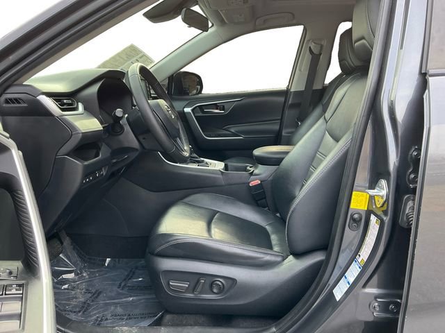 Used 2020 Toyota RAV4 XLE Premium image 10