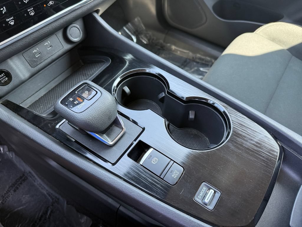 Used 2024 Nissan Rogue S FWD image 17