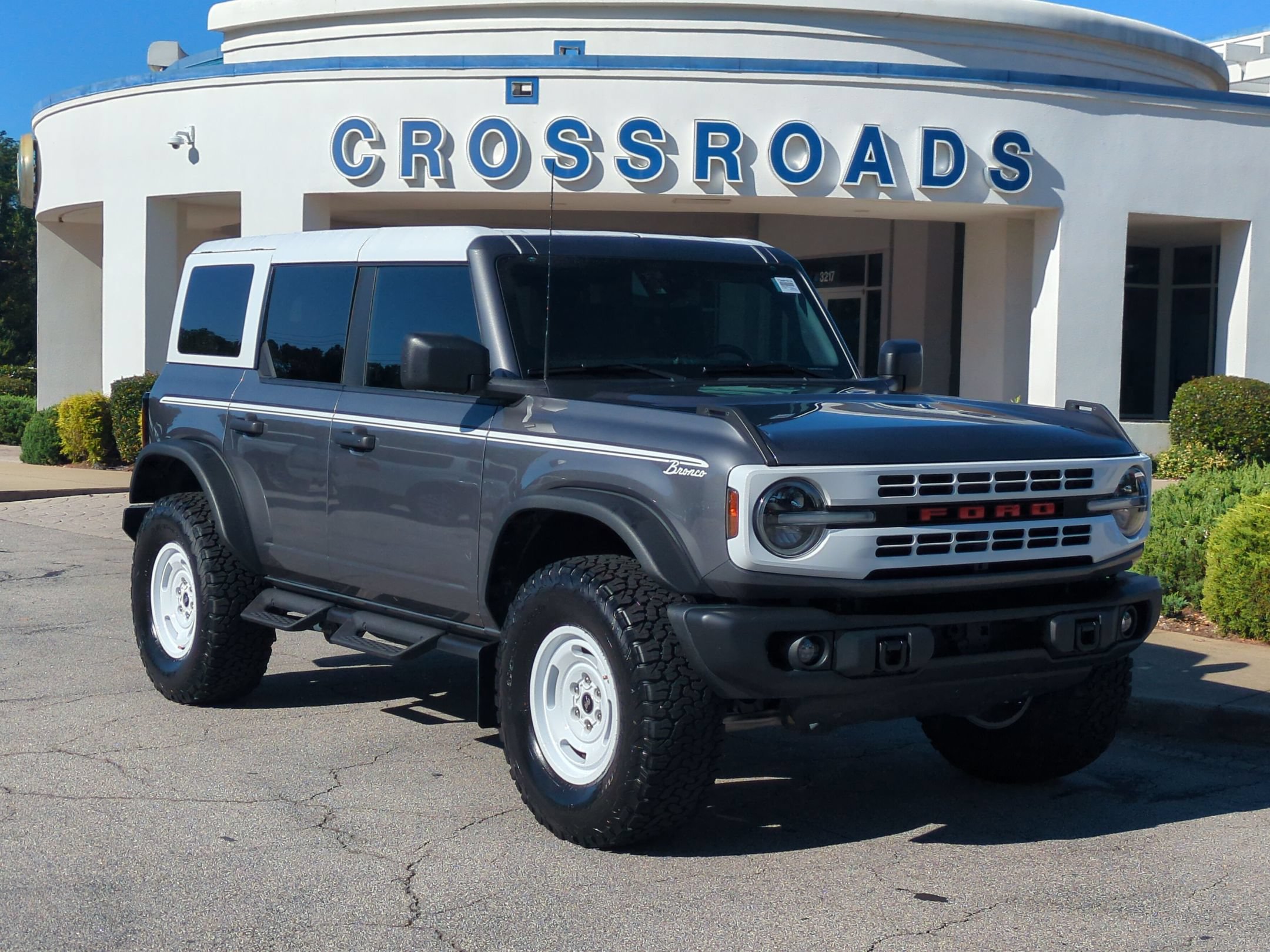 Certified 2024 Ford Bronco Heritage Edition AWD/4WD image 1