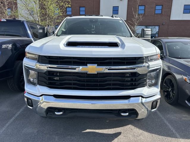 Used 2024 Chevrolet Silverado 3500 LT w/ Convenience Package image 2