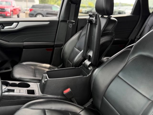 Certified 2024 Ford Escape Platinum AWD/4WD image 24