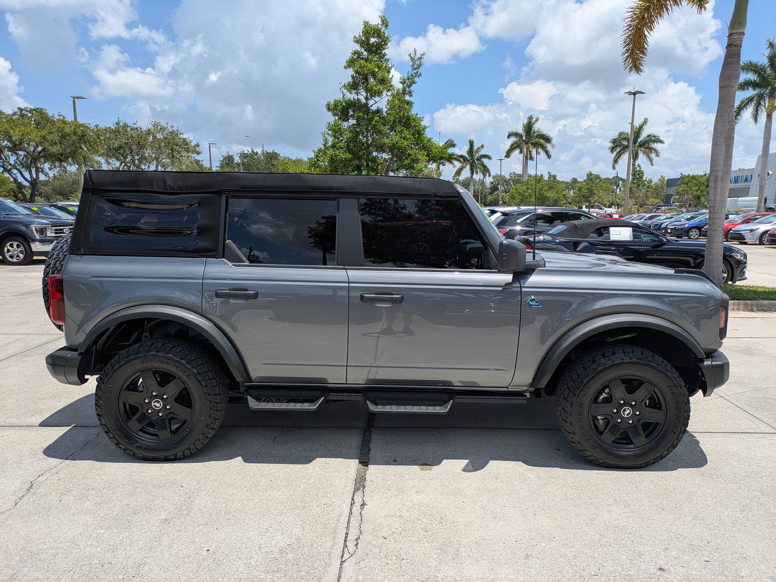 Certified 2023 Ford Bronco Black Diamond AWD/4WD image 3