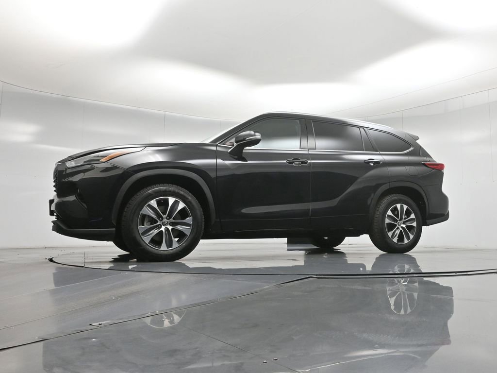 Used 2022 Toyota Highlander XLE FWD image 54