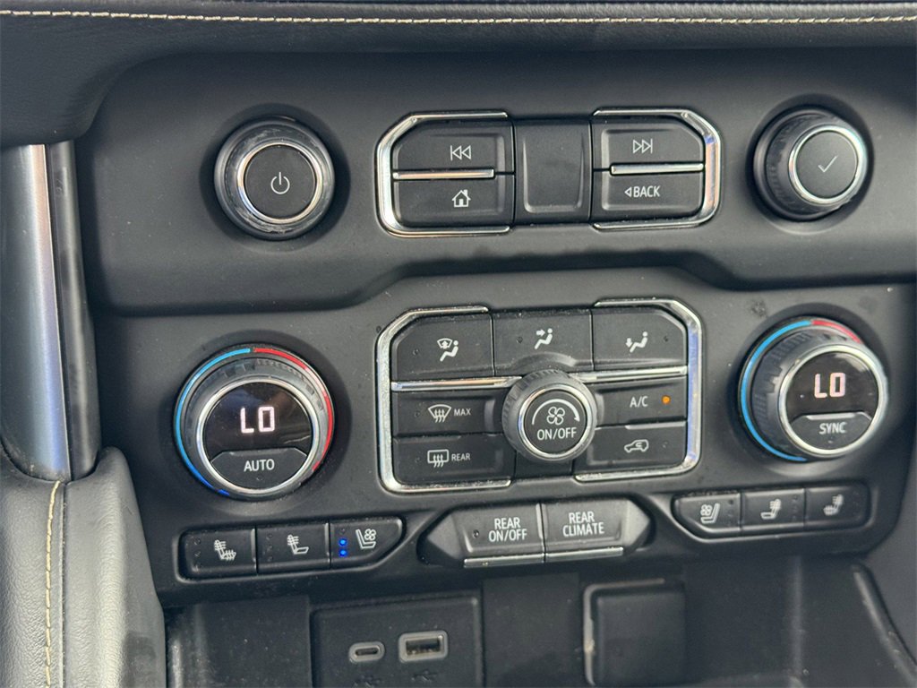 Used 2023 Chevrolet Suburban Premier image 16