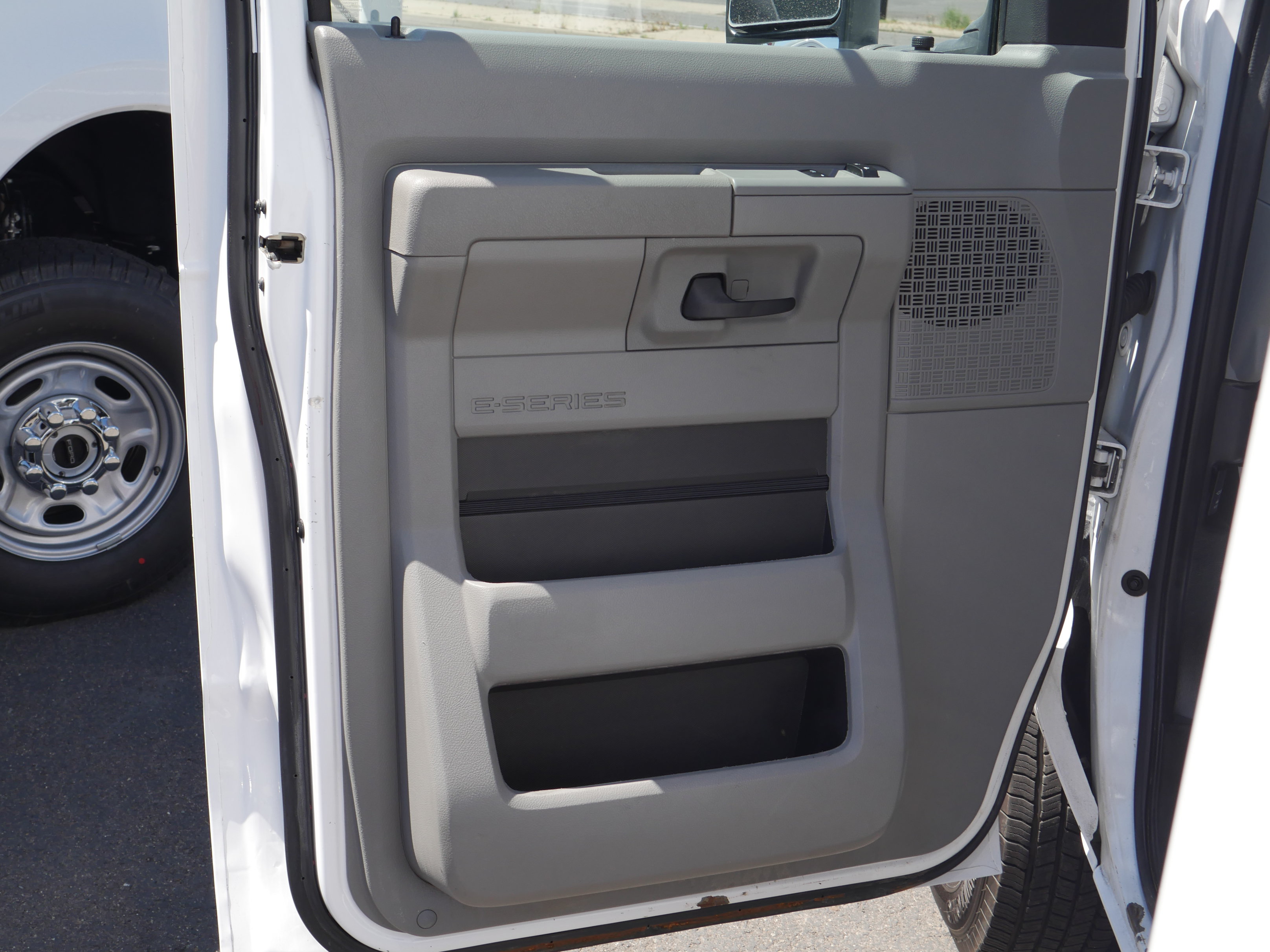 Certified 2024 Ford E-450 and Econoline 450 Super Duty RWD image 19