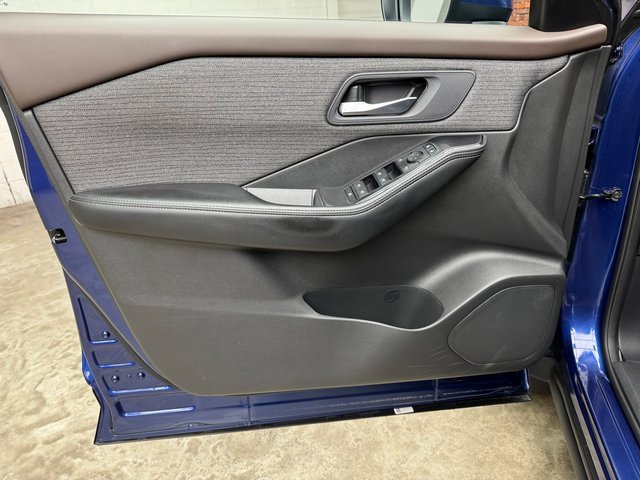 Used 2023 Nissan Rogue SV image 10