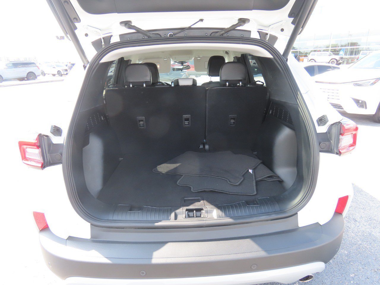 Certified 2025 Ford Escape SE FWD image 14