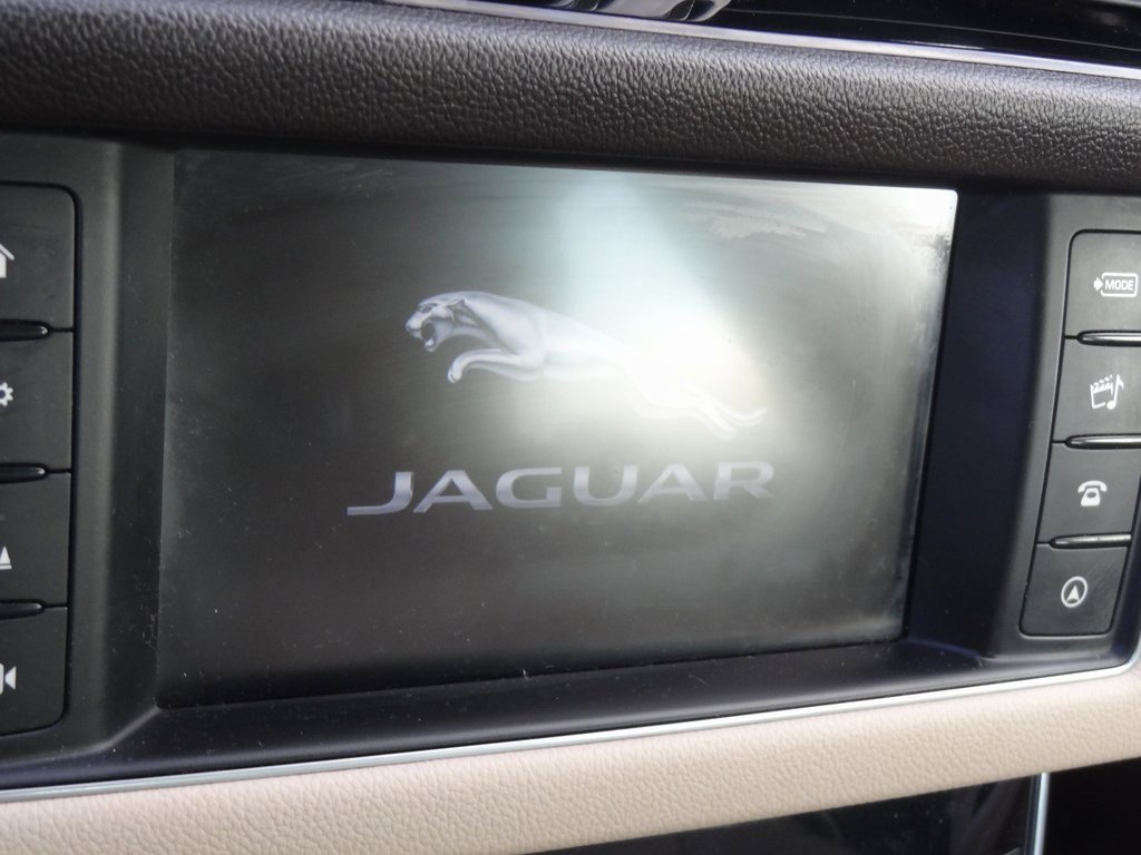 Used 2017 Jaguar XF Prestige image 9