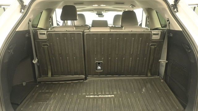Used 2023 Toyota Highlander XLE AWD/4WD image 18