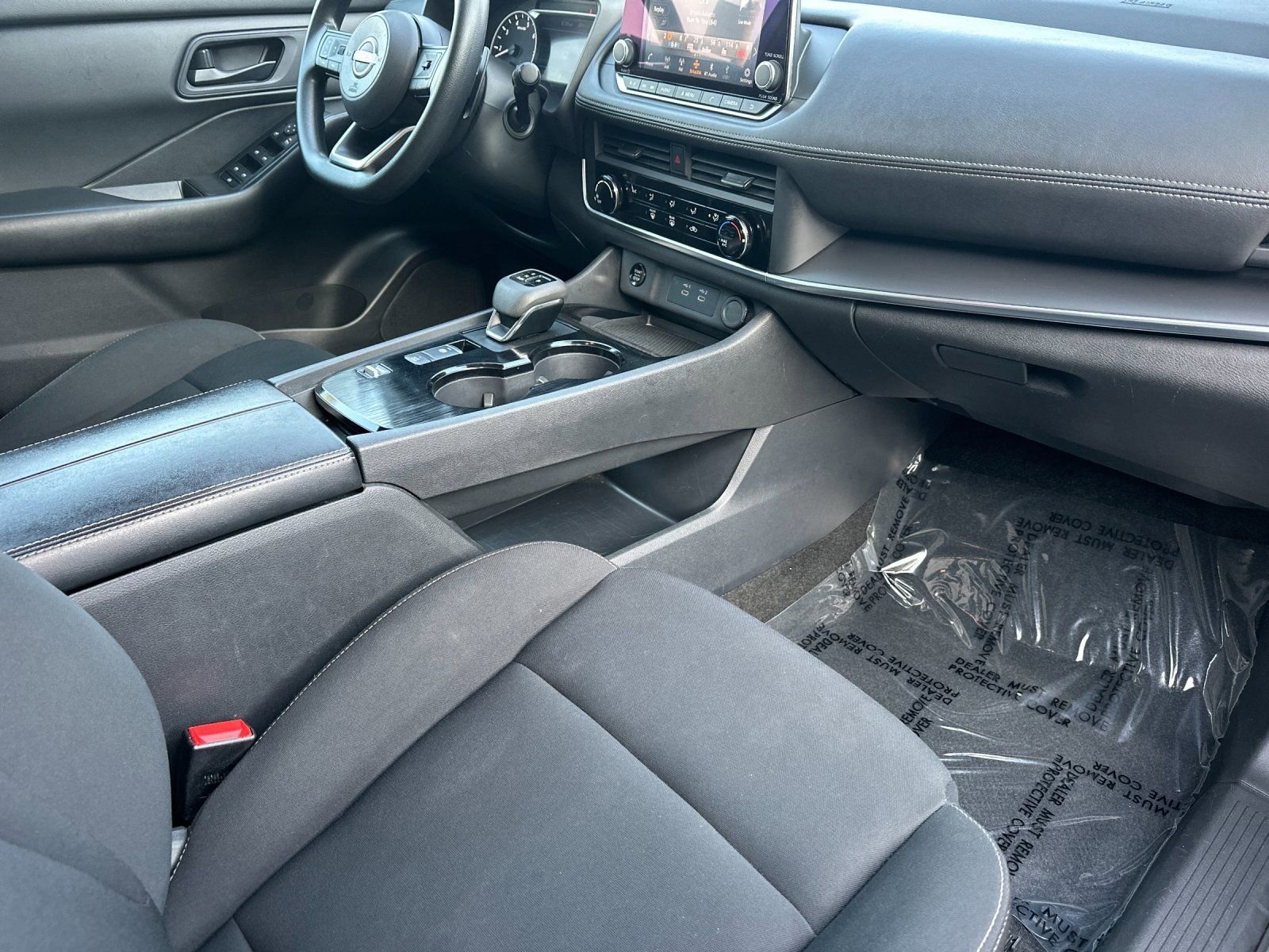 Used 2024 Nissan Rogue S image 15