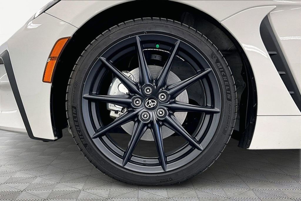 Used 2024 Toyota GR86 Premium image 11