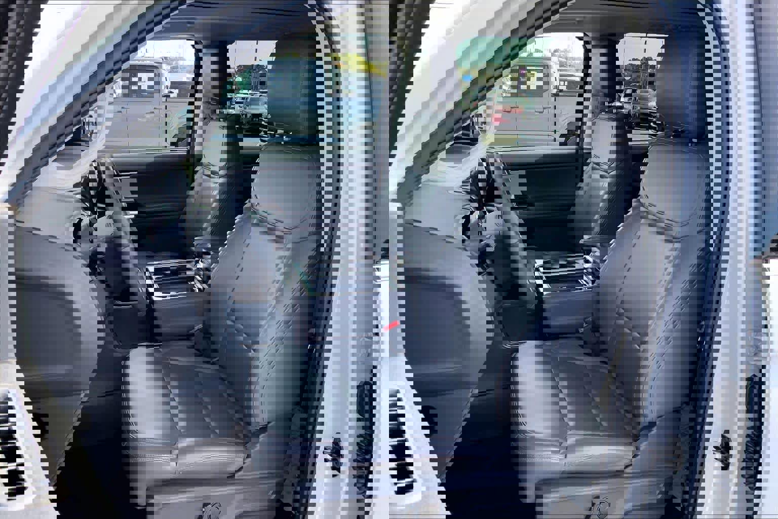 Certified 2025 Ford Expedition Active image 10