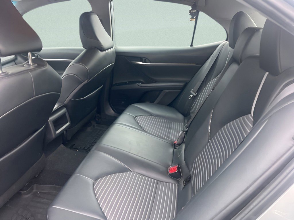 Used 2020 Toyota Camry SE image 19