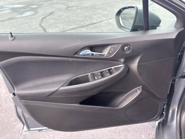 Used 2019 Chevrolet Cruze LT w/ Convenience Package FWD image 13