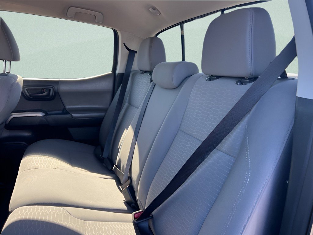 Used 2018 Toyota Tacoma SR5 RWD image 19