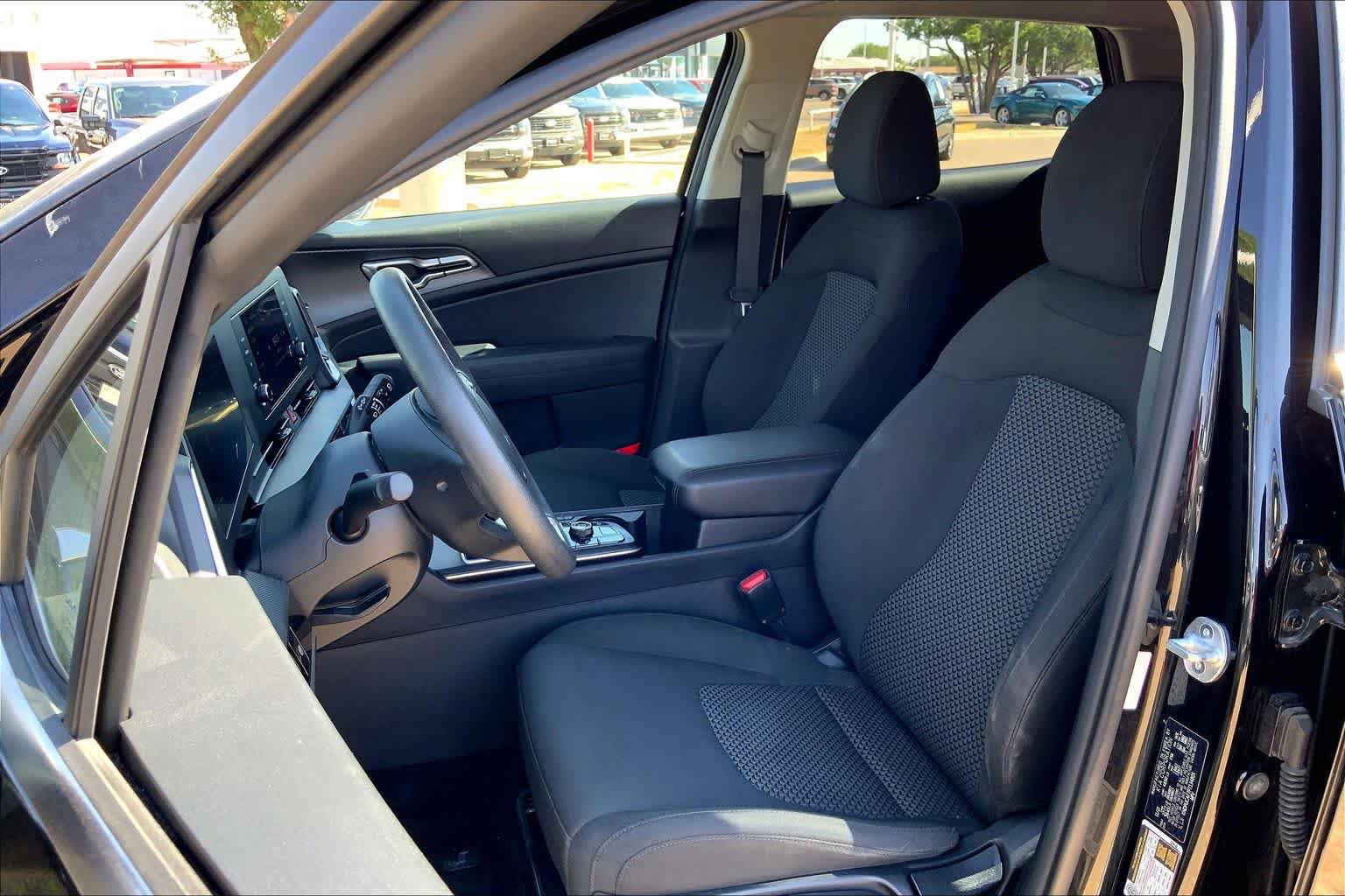 Used 2023 Kia Sportage LX AWD/4WD image 8