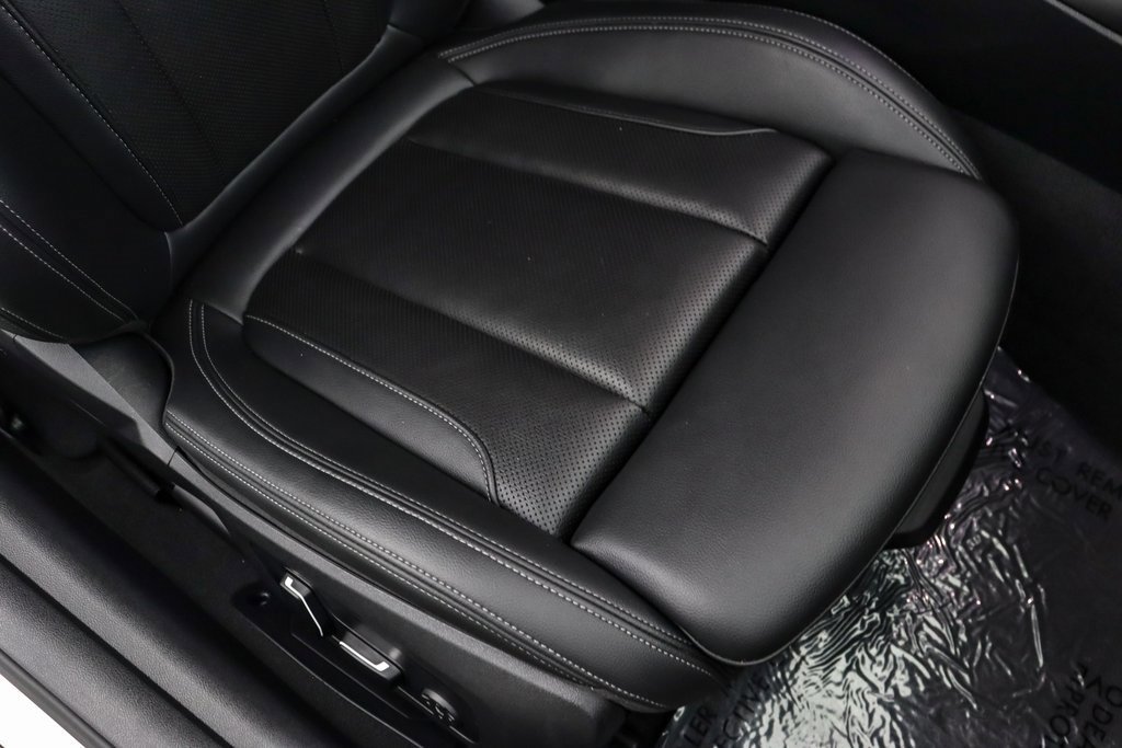 Used 2025 BMW 430i Convertible w/ Premium Package image 28