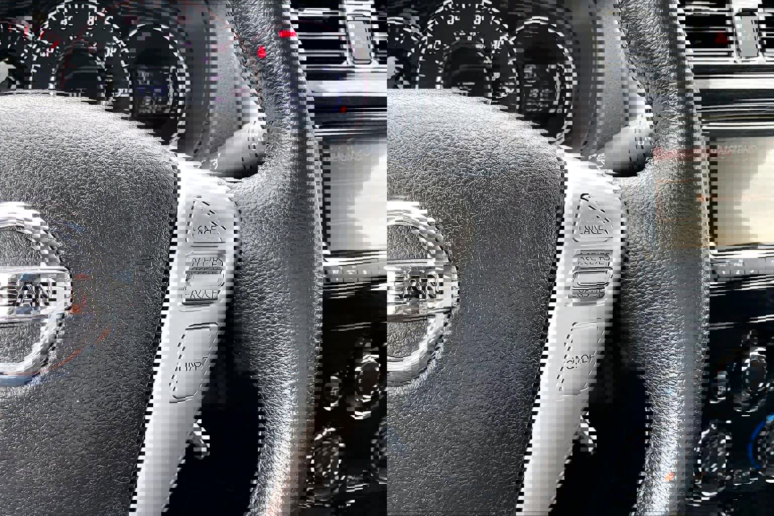 Used 2017 Nissan Versa Note SV image 25