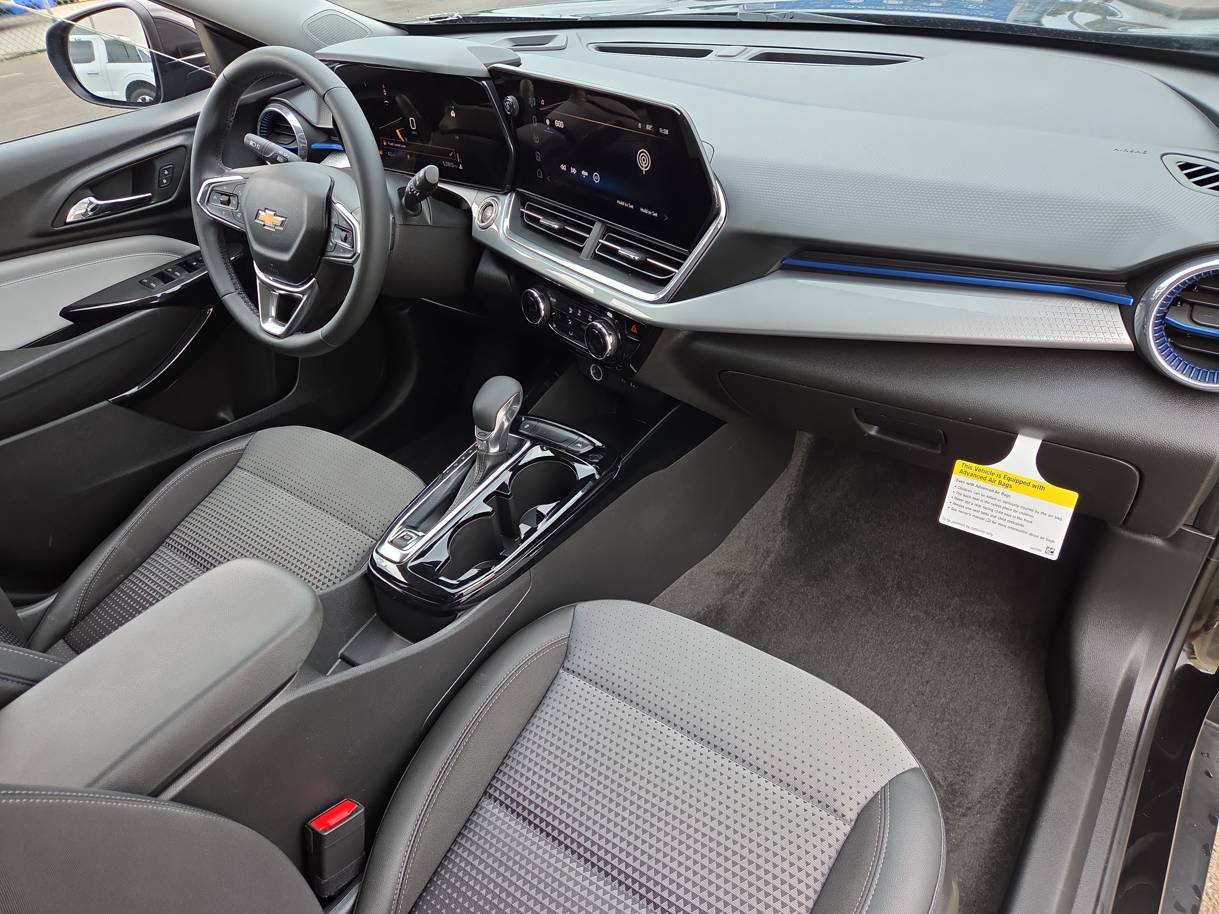 Used 2024 Chevrolet Trax LT w/ Driver Confidence Package FWD image 16