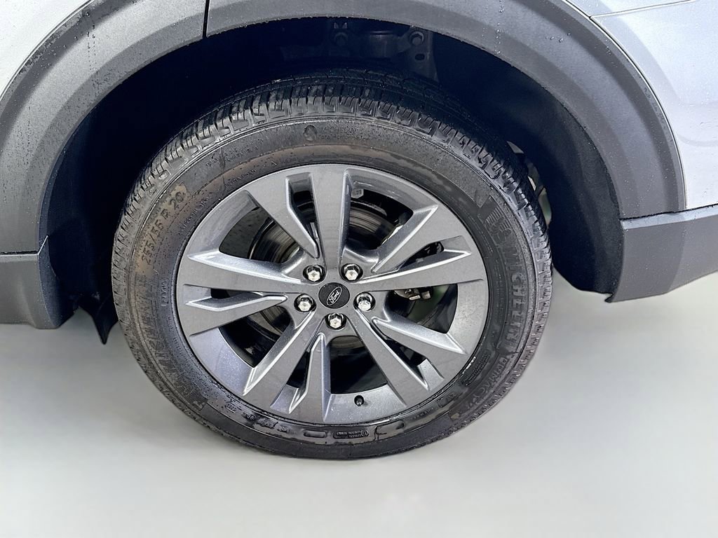 Certified 2023 Ford Explorer XLT w/ Equipment Group 202A AWD/4WD image 31
