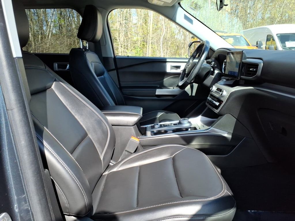 Certified 2023 Ford Explorer XLT w/ Equipment Group 202A AWD/4WD image 10