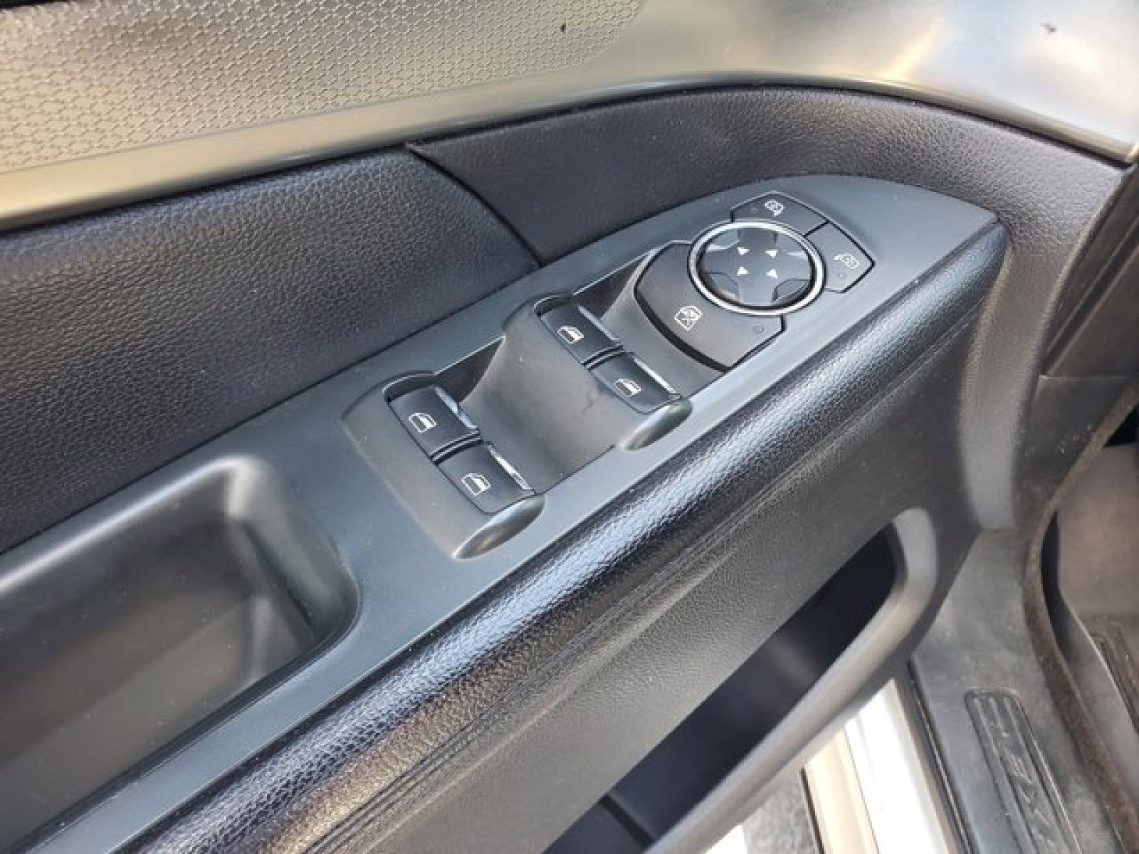 Certified 2018 Ford Explorer XLT FWD image 13