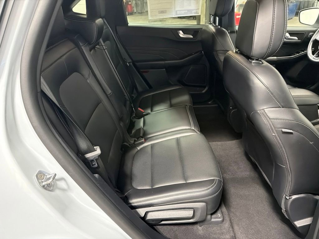 Certified 2025 Ford Escape Platinum AWD/4WD image 10