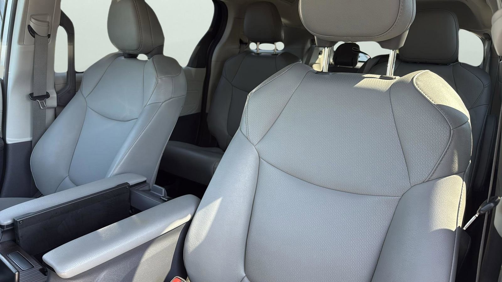 Used 2023 Toyota Sienna XLE image 10
