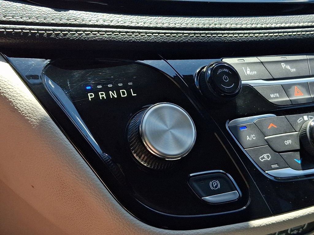 Used 2023 Chrysler Pacifica Touring-L FWD image 15