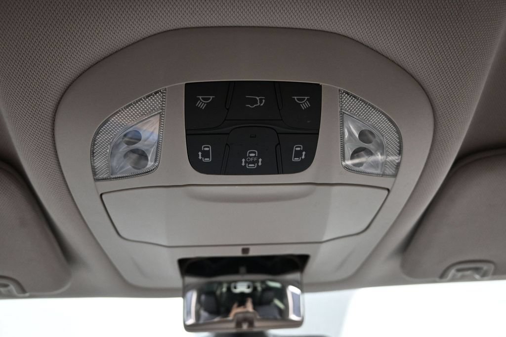 Used 2024 Chrysler Pacifica Touring-L FWD image 42