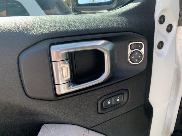 Used 2021 Jeep Gladiator Overland image 12