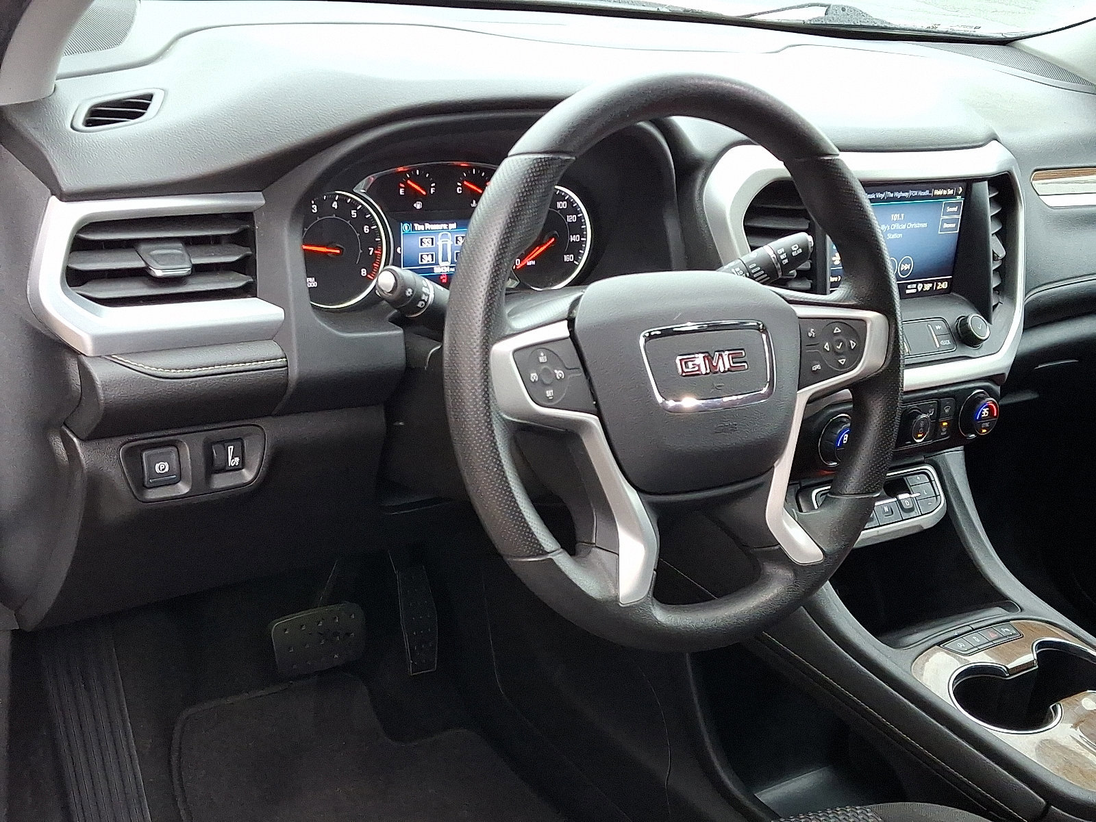 Used 2021 GMC Acadia SLE image 17
