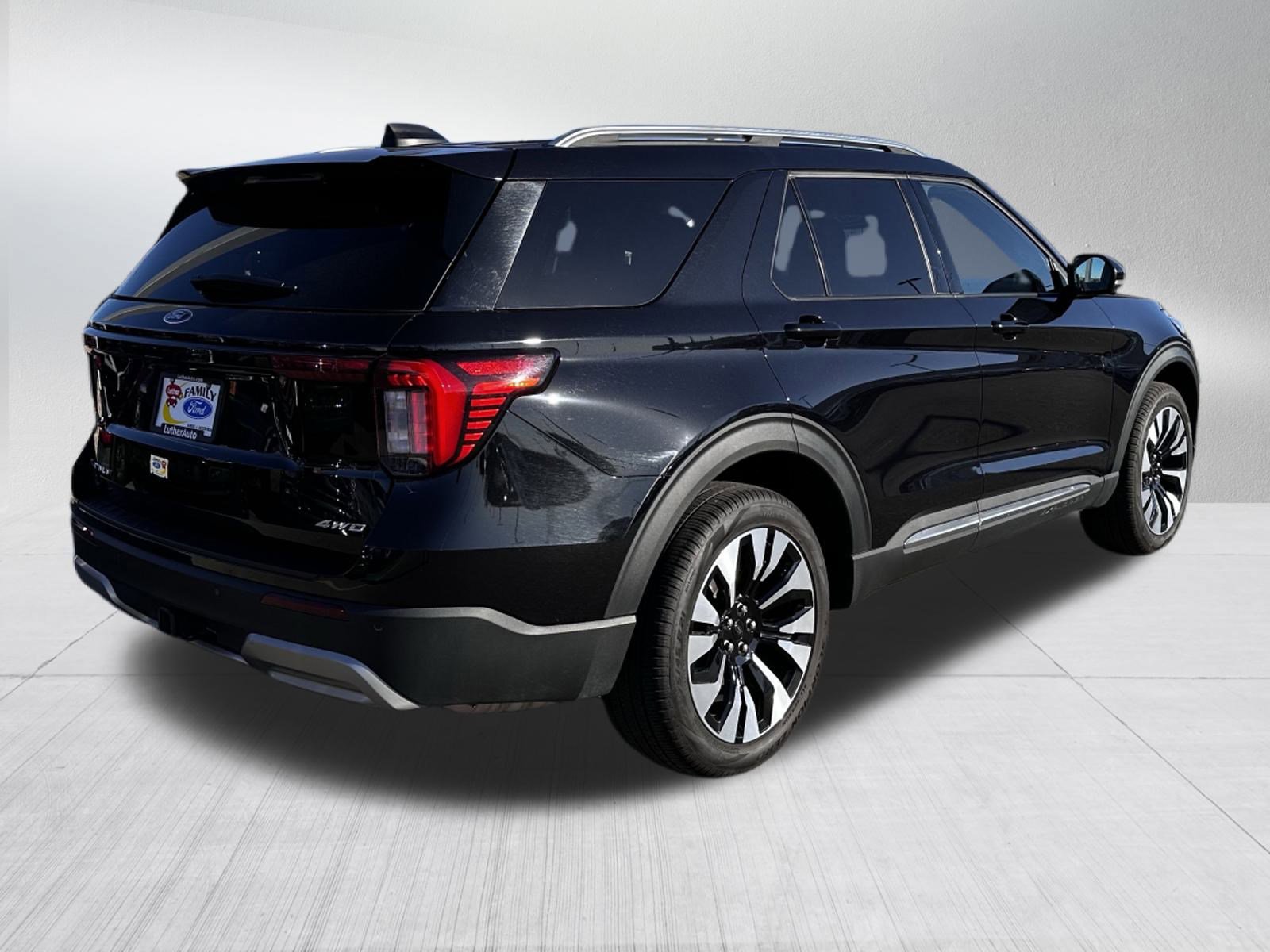 Certified 2025 Ford Explorer Platinum w/ LUX Leather Package image 5