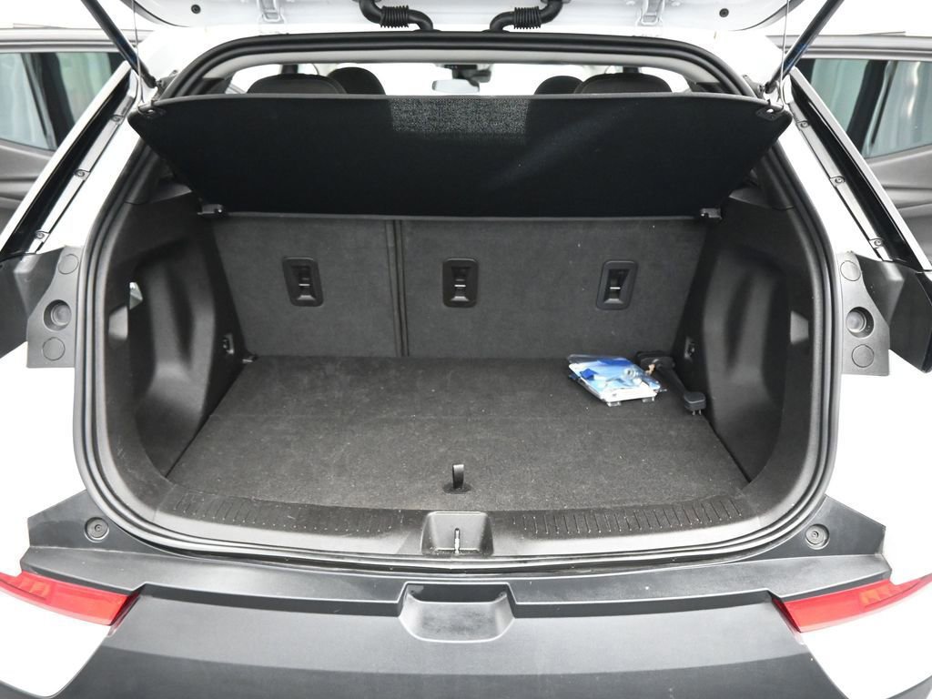 Used 2023 Chevrolet Bolt EUV LT w/ Driver Confidence Package image 44