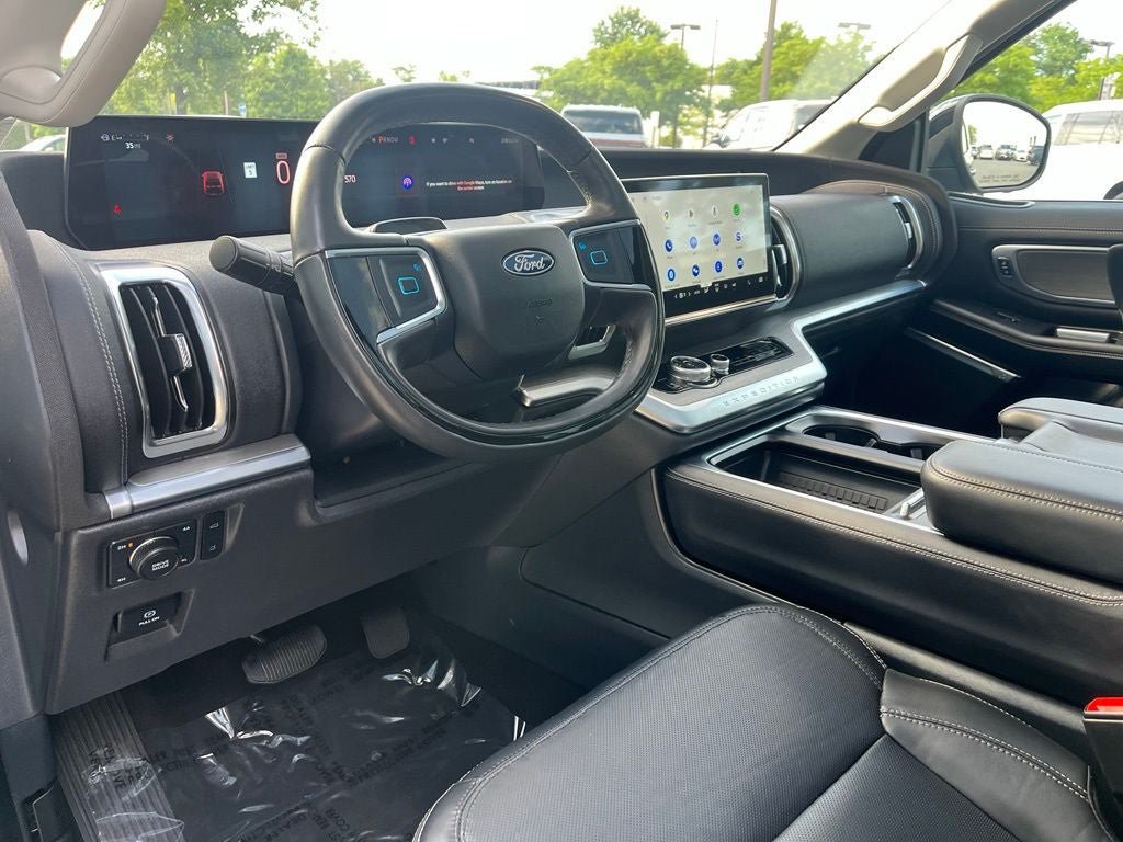Certified 2025 Ford Expedition Platinum w/ Driver's Package AWD/4WD image 18