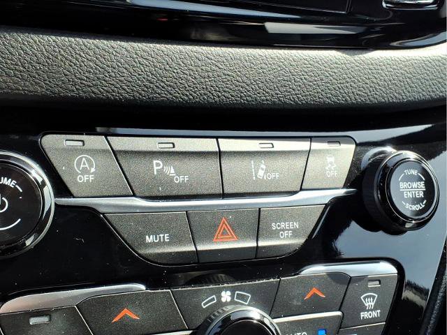 Used 2025 Chrysler Pacifica Select image 19