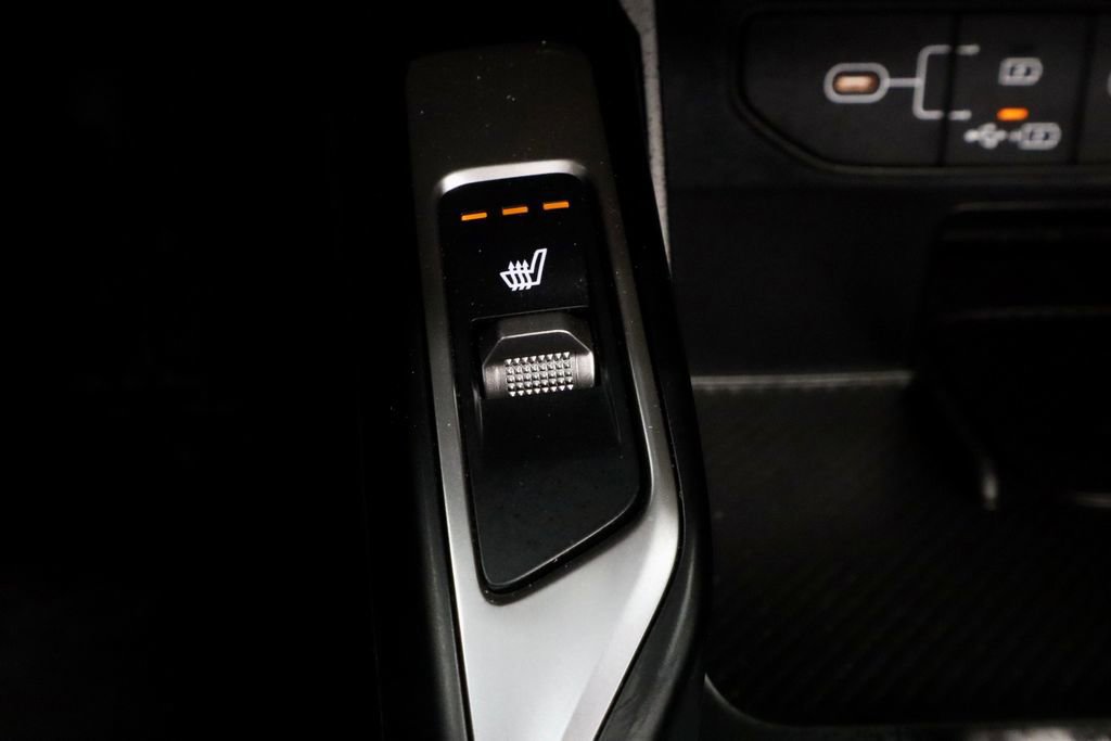 Used 2025 Kia Sorento EX w/ Panoramic Sunroof Package image 12