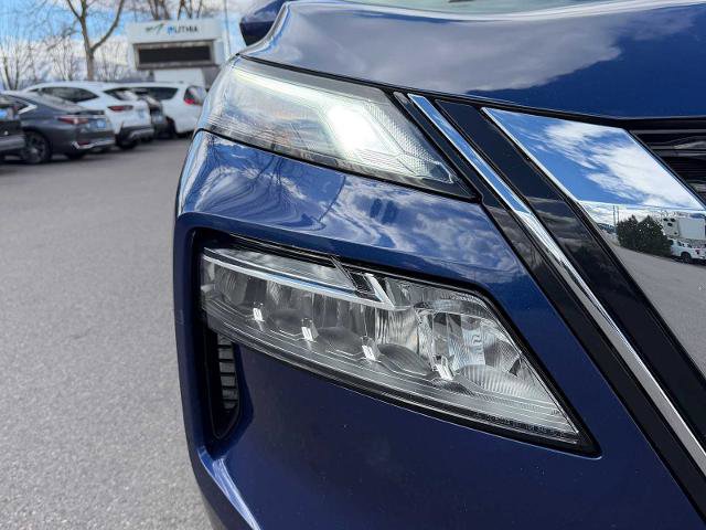 Used 2023 Nissan Rogue SV image 3